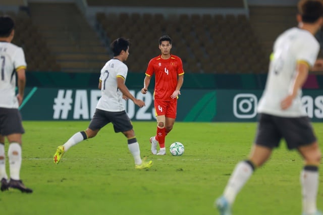 Vietnam U23 faces difficulties, coach Kim Sang-sik must make do with what he has: Focus all efforts on defeating South Korea - Image 1.