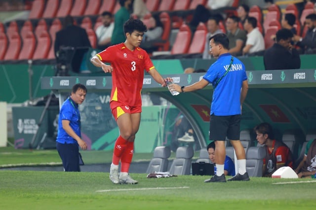 Vietnam U23 faces difficulties, coach Kim Sang-sik must make do with what he has: Focus all efforts on defeating South Korea - Photo 2.