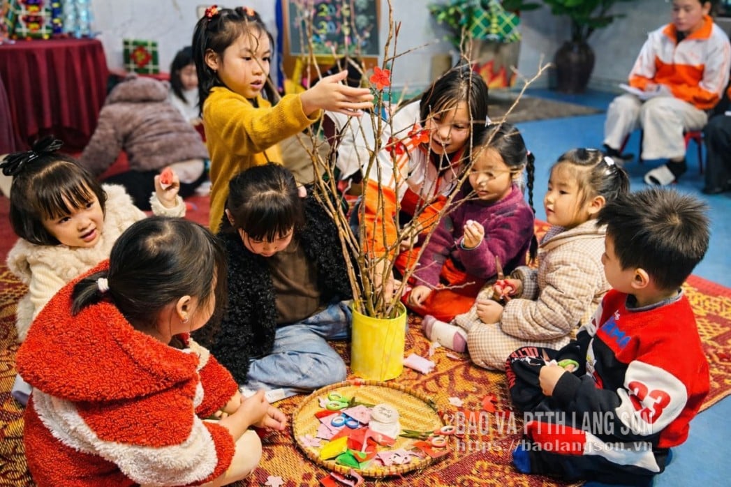 Góc học tập ấm áp của trẻ trong những ngày trời lạnh tại Trường mầm non Tuổi Thơ (phường Tam Thanh)