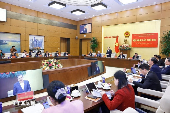 ttxvn-chu-tich-quoc-hoi-chu-tri-hoi-nghi-lan-thu-hai-ban-chap-hanh-dang-bo-quoc-hoi-0112-3.jpg