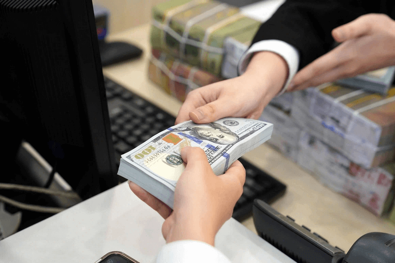 Le banche aumentano gli incentivi per attrarre rimesse. Ngân hàng tăng ưu đãi 'hút' kiều hối