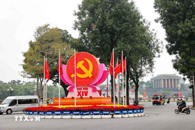 ttxvn-ha-noi-lan-toa-manh-me-niem-tin-voi-dang-sau-thanh-cong-cua-dai-hoi-xiv-8548022-4.jpg