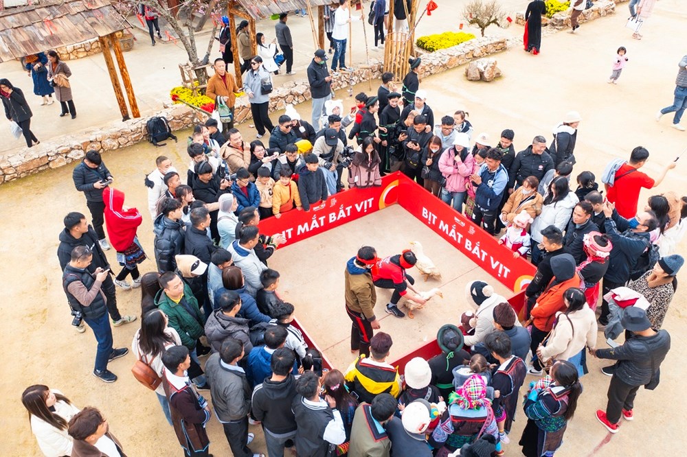 What's happening at the Fansipan Sky Gate Spring Festival this Tet? - photo 3