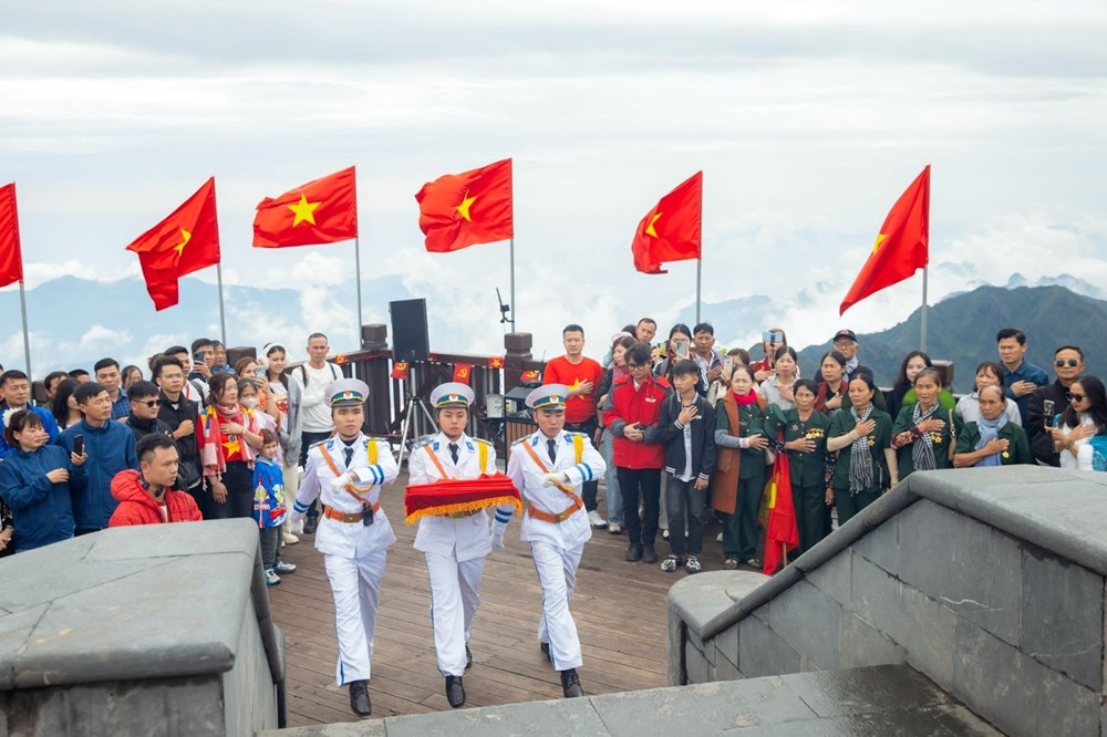 What's happening at the Fansipan Sky Gate Spring Festival this Tet? - photo 4