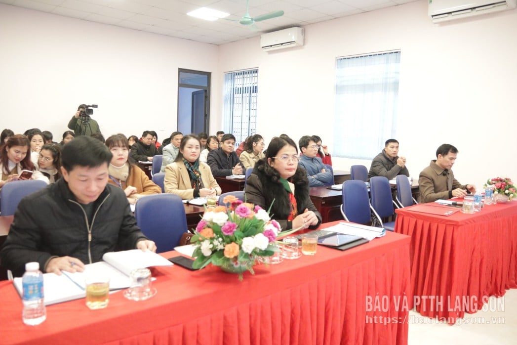 Các đại biểu dự hội nghị