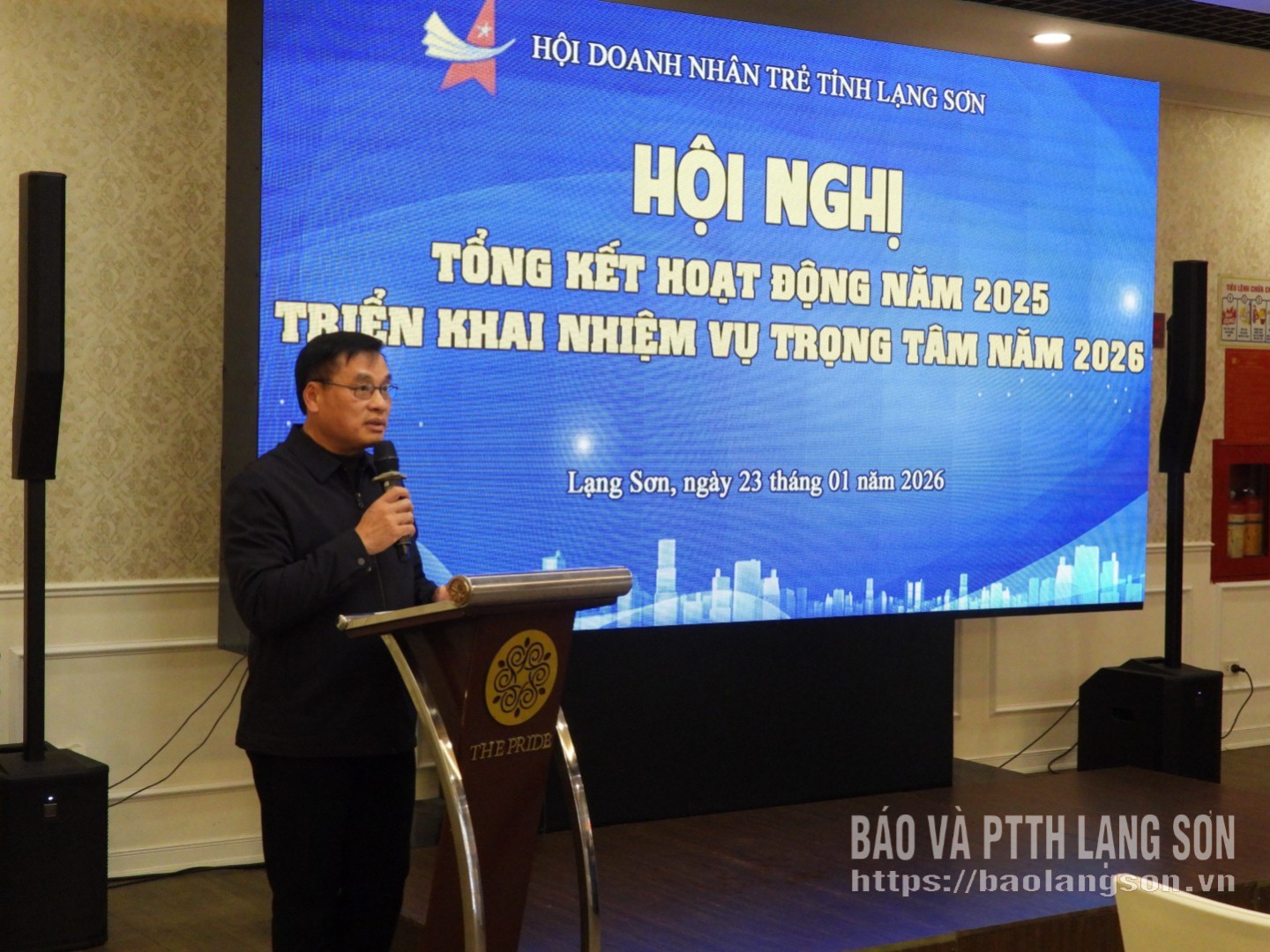 Lãnh đạo Hội Doanh nhân trẻ phát biểu tại hội nghị