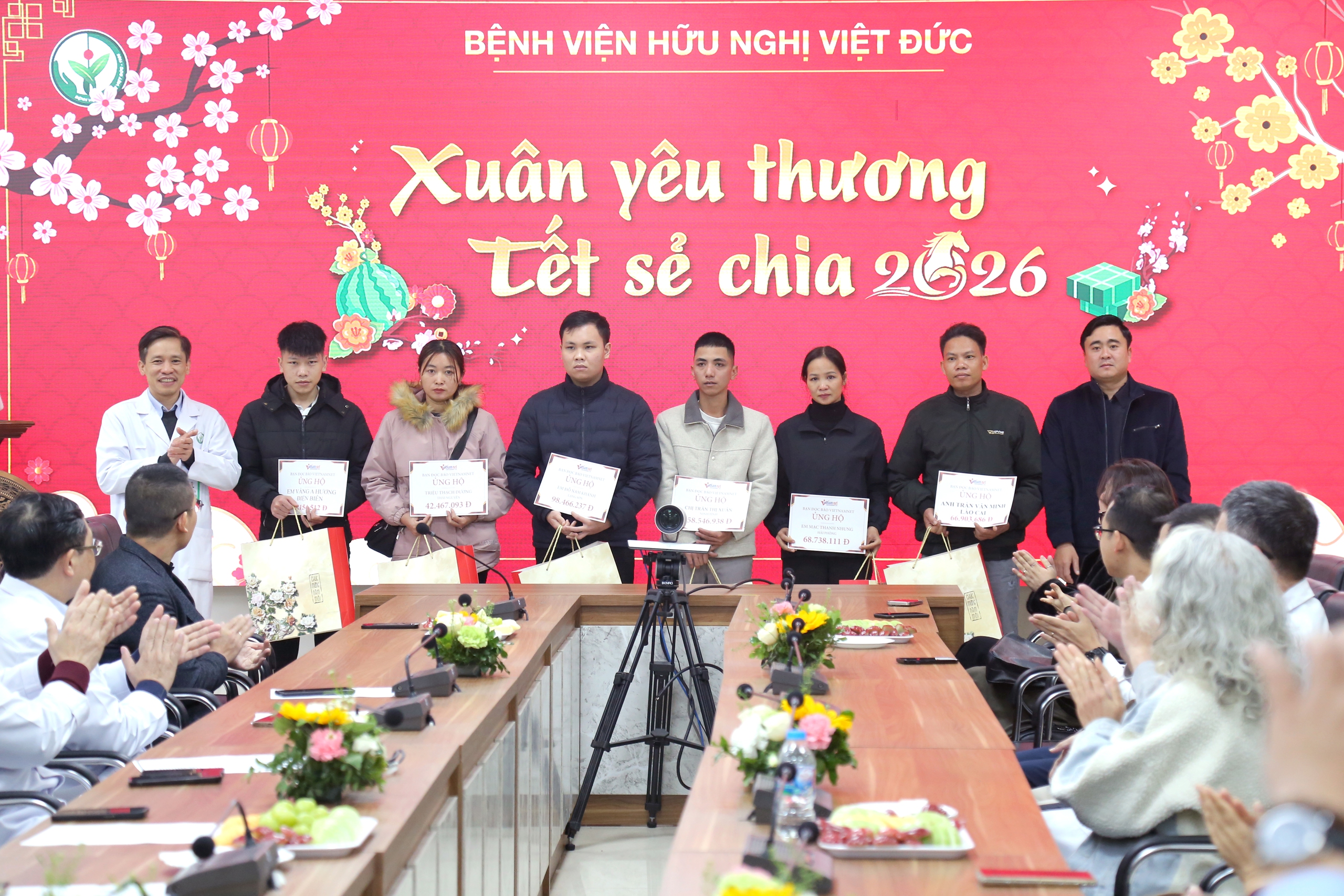 2,2 tỷ đồng hỗ trợ người bệnh nghèo tại phiên chợ Tết 0 đồng ở Bệnh viện Việt Đức- Ảnh 1.