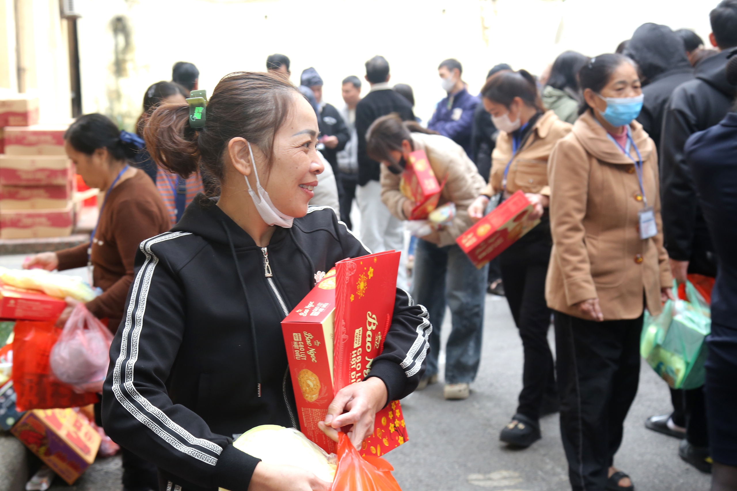 2,2 tỷ đồng hỗ trợ người bệnh nghèo tại phiên chợ Tết 0 đồng ở Bệnh viện Việt Đức- Ảnh 3.