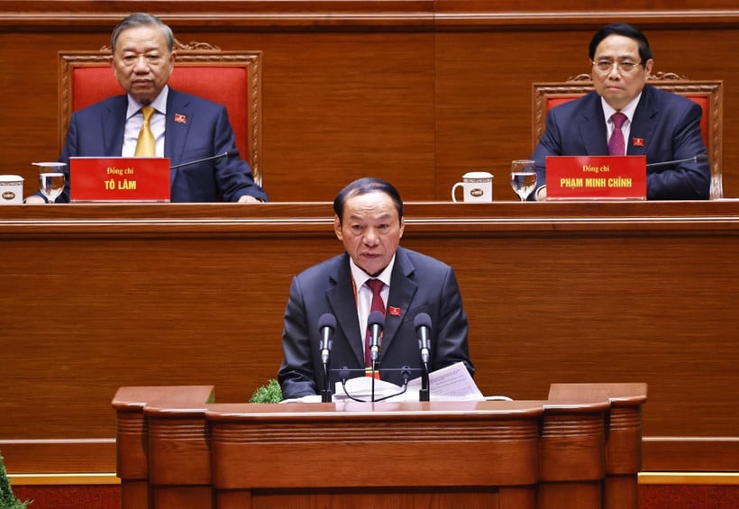 El ministro de Cultura, Deportes y Turismo, Nguyen Van Hung, presenta su ponencia en la sesión de debate del XIV Congreso Nacional del Partido Comunista de Vietnam. (Foto: VNA)