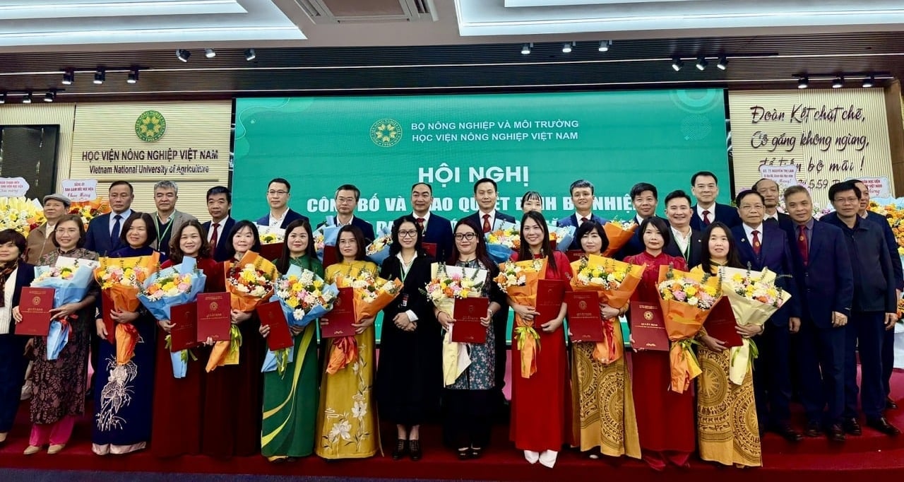 Chiều 23/1 tại Hà Nội, Học viện Nông nghiệp Việt Nam tổ chức Hội nghị công bố Quyết định bổ nhiệm chức danh Phó Giáo sư năm 2027. Ảnh: Mai Đan.