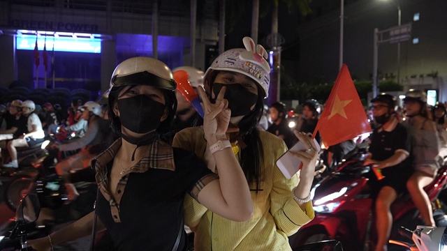 In Ho-Chi-Minh-Stadt feierten Fans auf den Straßen den Gewinn der Bronzemedaille der vietnamesischen U23-Nationalmannschaft bei der Asienmeisterschaft – Foto 4.
