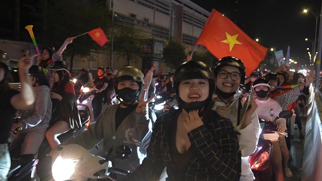 In Ho-Chi-Minh-Stadt feierten Fans auf den Straßen den Gewinn der Bronzemedaille der vietnamesischen U23-Nationalmannschaft bei der Asienmeisterschaft – Foto 6.