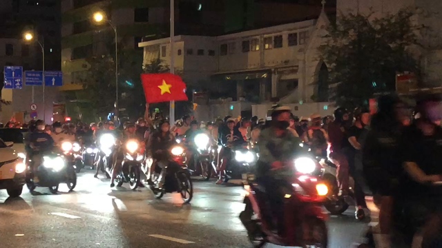 In Ho-Chi-Minh-Stadt feierten Fans auf den Straßen den Gewinn der Bronzemedaille der vietnamesischen U23-Nationalmannschaft bei der Asienmeisterschaft – Foto 7.