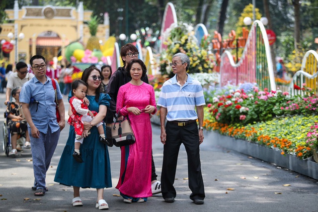 La festa primaverile dei fiori a Ho Chi Minh City è più vivace che mai - Foto 2. Hội hoa xuân ở TP.HCM rộn ràng chưa từng có- Ảnh 2.