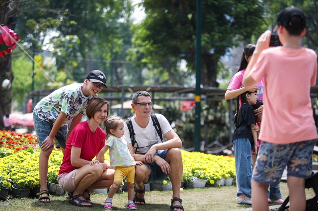 La festa primaverile dei fiori a Ho Chi Minh City è più vivace che mai - Foto 3. Hội hoa xuân ở TP.HCM rộn ràng chưa từng có- Ảnh 3.