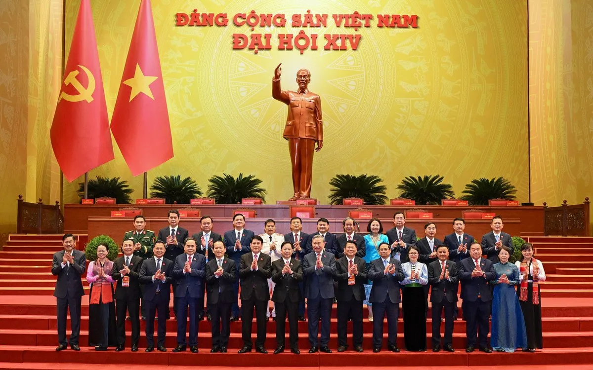 Các đại biểu đoàn Sơn La tham dự Đại hội Đảng toàn quốc lần thứ XIV chụp ảnh cùng Lãnh đạo Đảng, Nhà nước.  