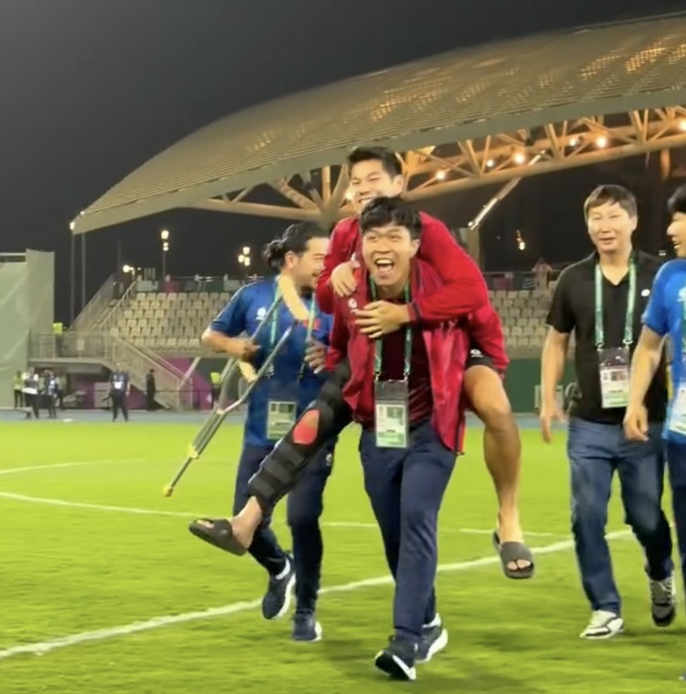 Dân mạng chế ảnh hài hước chúc mừng chiến thắng của đội tuyển U23 Việt Nam - 10