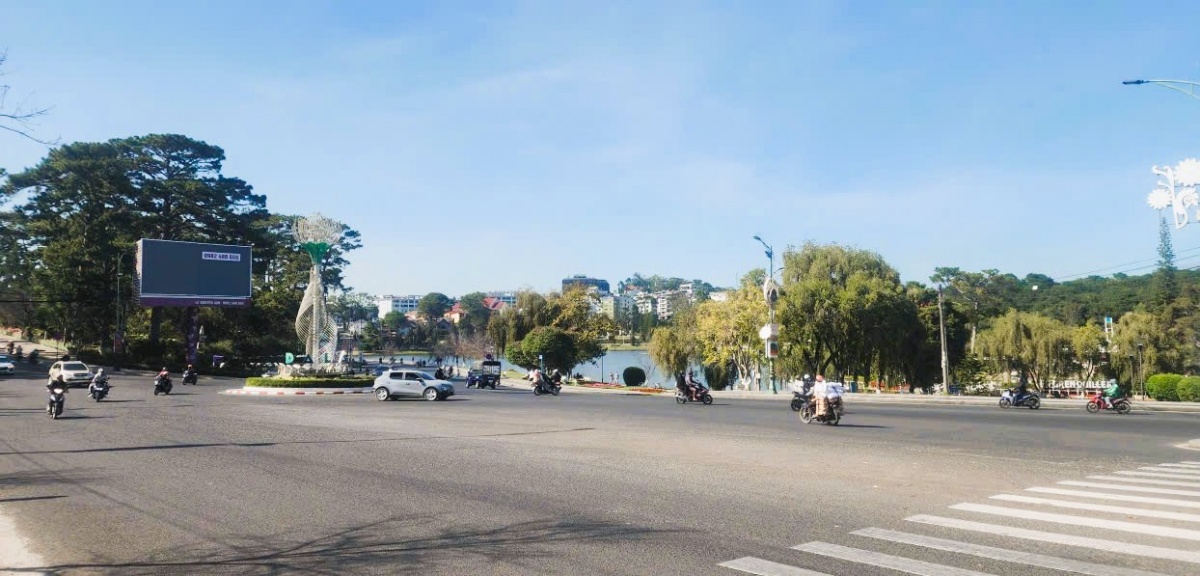 Il credito bancario è una forza trainante per la crescita economica nelle regioni del Sud-Centro e degli Altipiani Centrali. Tín dụng ngân hàng - động lực thúc đẩy kinh tế ở Nam Trung Bộ - Tây Nguyên.