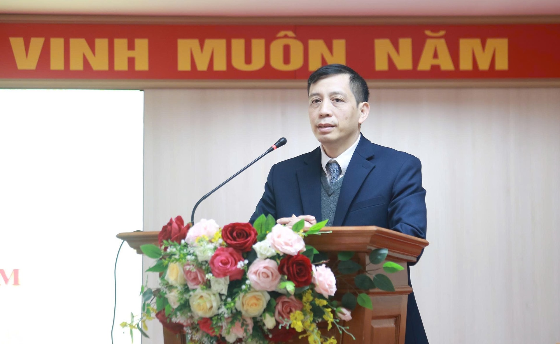 Đảng ủy phường Dương Nội trao tặng Huy hiệu Đảng đợt 3/2- Ảnh 3.