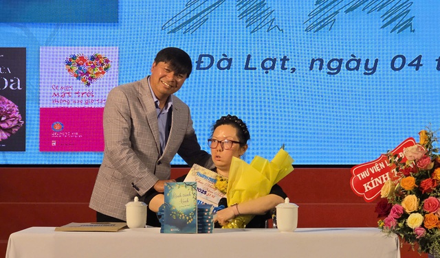 Le Duong The Hanh - شمس لا تغيب أبداً - الصورة 5. Lê Dương Thể Hạnh - một mặt trời không bao giờ tắt- Ảnh 5.