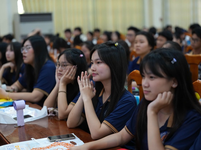 Vượt trăm cây số đến một ngày hội lớn - Ảnh 1.