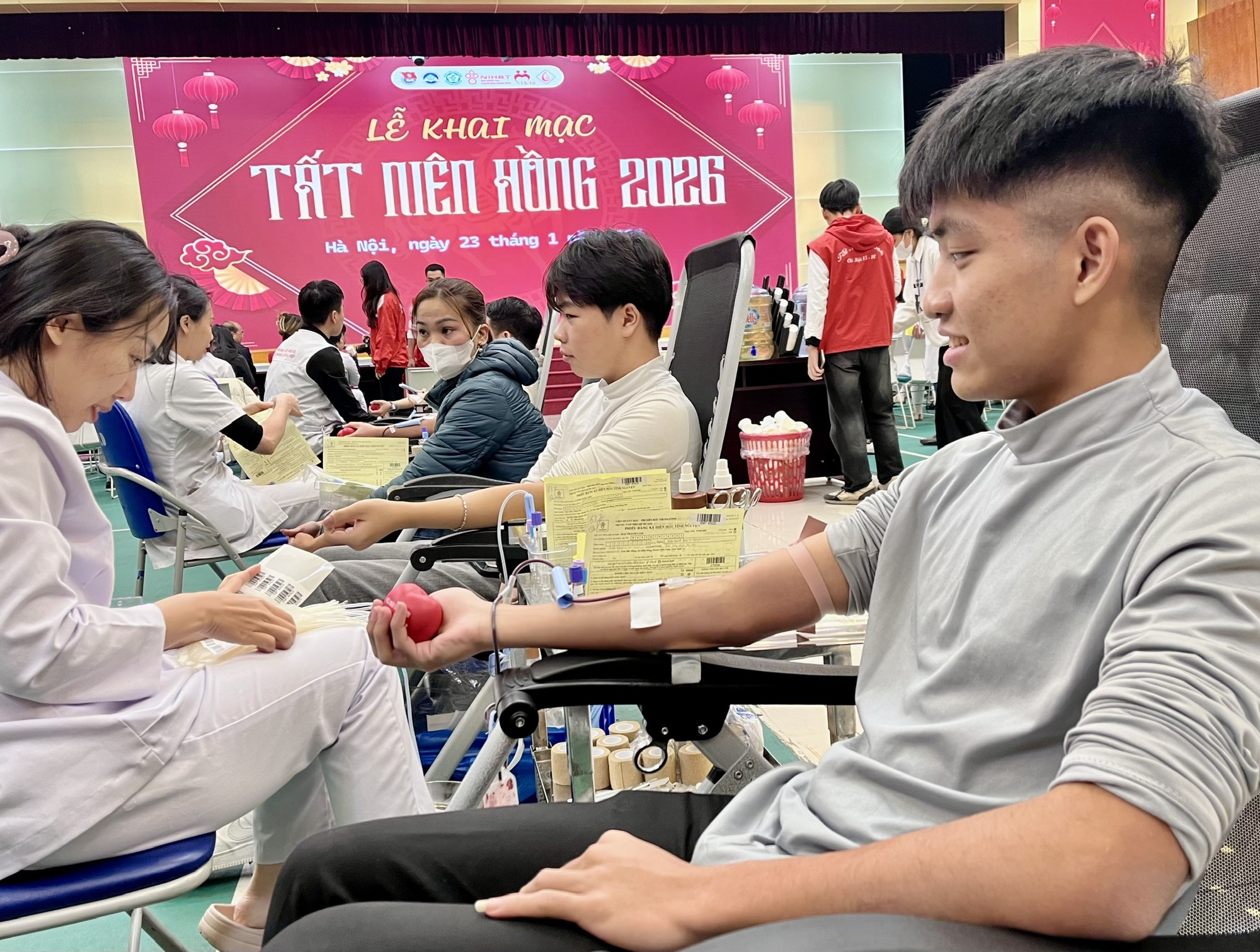 Tiến bộ mới trong điều trị bệnh máu ác tính và ý nghĩa của hiến máu - Ảnh 1.