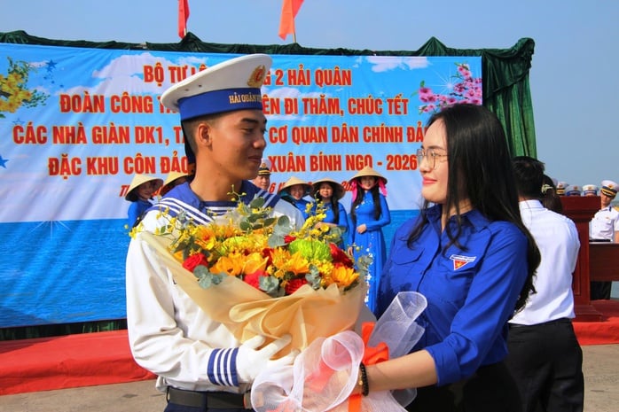 CUỘC THI VIẾT “CHỦ QUYỀN QUỐC GIA BẤT KHẢ XÂM PHẠM”: Tết đến sớm với lính nhà giàn - Ảnh 1.