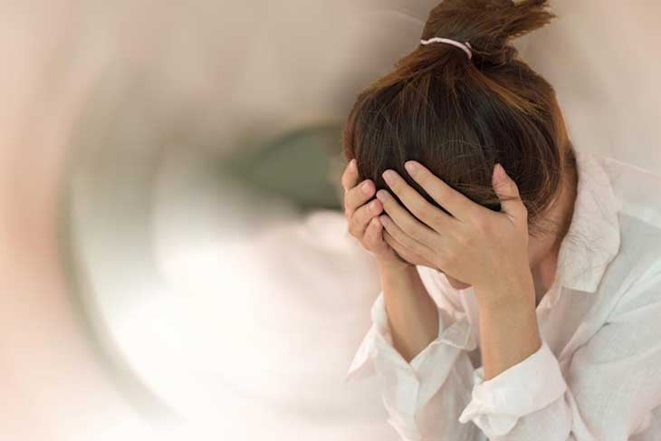 Vì sao bị chóng mặt, làm gì để cải thiện tình trạng này?- Ảnh 1.