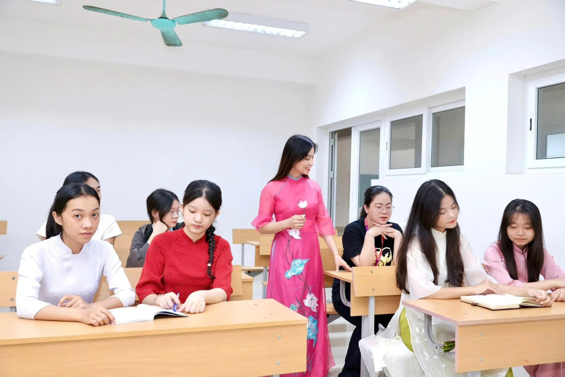 Giờ lên lớp của tiến sĩ Nguyễn Thùy Trang - Ảnh: Q.H