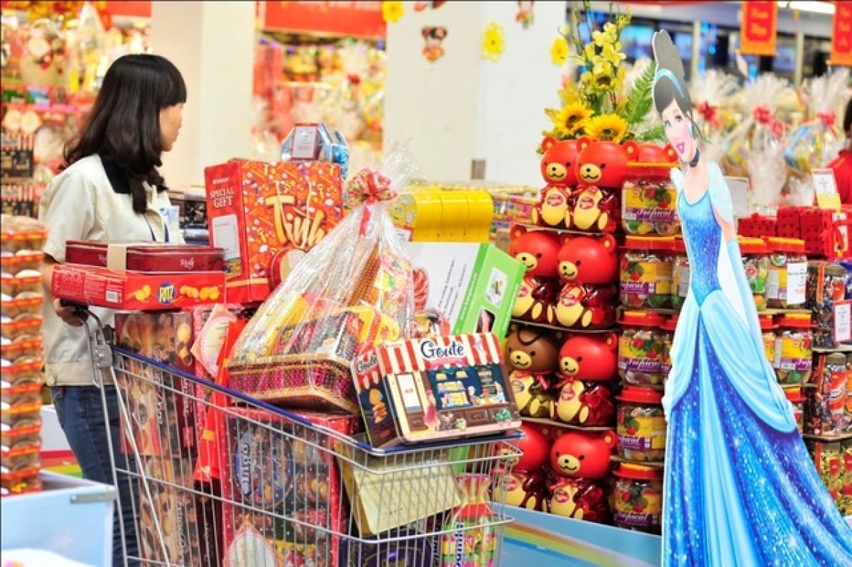 Cải thiện tiêu dùng nội địa được xem là yếu tố then chốt để đạt mục tiêu tăng trưởng GDP cao năm 2026. Ảnh: Minh Châu.