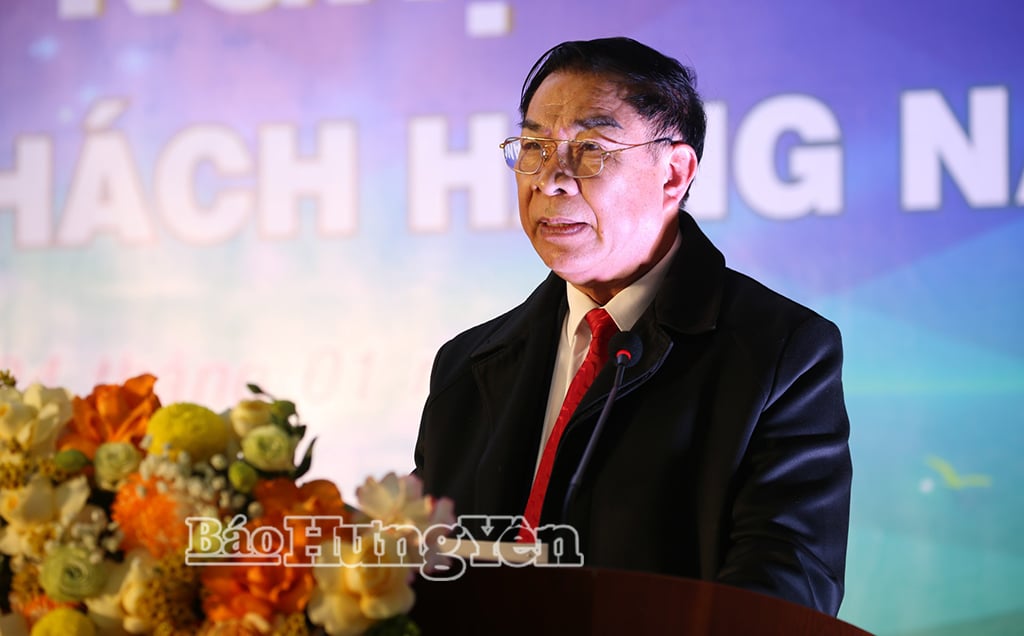 L'eroe del lavoro Nguyen Quang Mau, presidente del consiglio di amministrazione della Dat Viet Ceramic Joint Stock Company, ha pronunciato un discorso esprimendo gratitudine ai partner presenti alla conferenza.