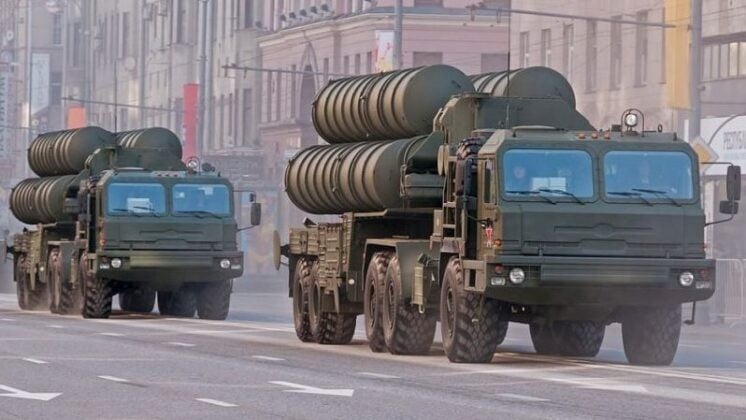 S-400「トリウームフ」地対空ミサイルシステム 発射車・レーダー車セット S-400「トリウームフ」地対空ミサイルシステム 発射車・レーダー車