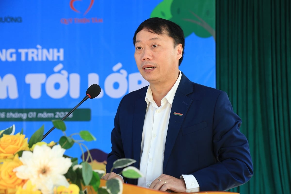 Ông Lê Trọng Đảm, Phó Tổng Biên tập Báo Nông nghiệp và Môi trường gửi lời cảm ơn tới đơn vị tài trợ Quỹ Thiện Tâm, các cơ quan chính quyền đã phối hợp tổ chức chương trình thiện nguyện. Ảnh: Thanh Tiến.
