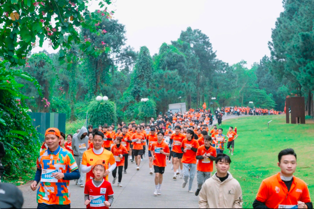 600 giảng viên, sinh viên cùng chạy bộ - Ảnh 1.