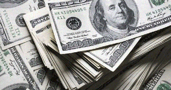 De Amerikaanse dollar bereikt het laagste punt in vier jaar, de wereldwijde goudprijs bereikt een hi
