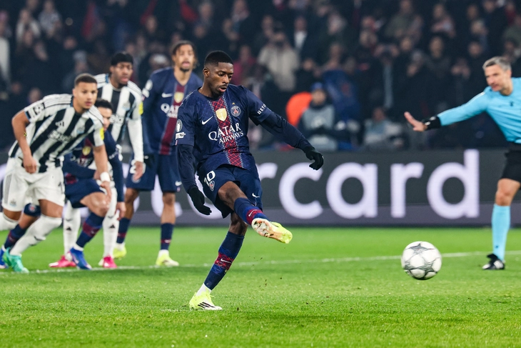 Dembele sbaglia il rigore, PSG e Newcastle retrocedono ai play-off - Immagine 1.