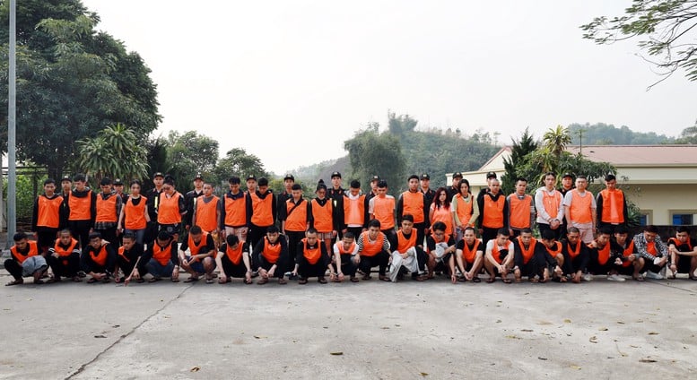 Le autorità hanno smantellato un'organizzazione criminale transnazionale dedita alle frodi in Cambogia - Foto 2. Triệt phá băng nhóm lừa đảo xuyên quốc gia tại Campuchia- Ảnh 2.