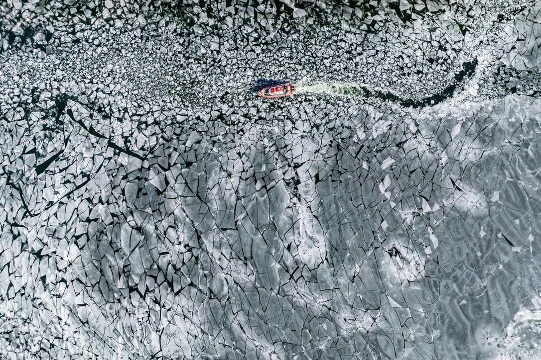凍結した漢江の息を呑むような空撮写真。