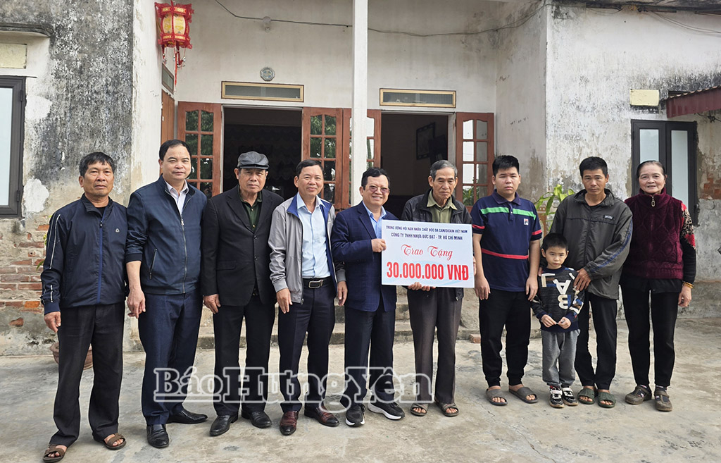 Hội Nạn nhân chất độc da cam/dioxin tỉnh trao kinh phí hỗ trợ ông Trần Văn Chương (thôn Nam Đồng Bắc, xã Nam Cường).