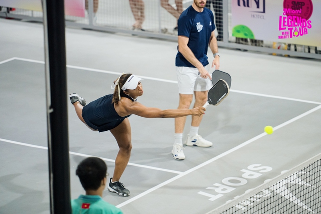 L'ex numero uno al mondo di pickleball incanta il pubblico di Ho Chi Minh City - Foto 2. Cựu số 1 pickleball thế giới khiến khán giả TP.HCM trầm trồ- Ảnh 2.