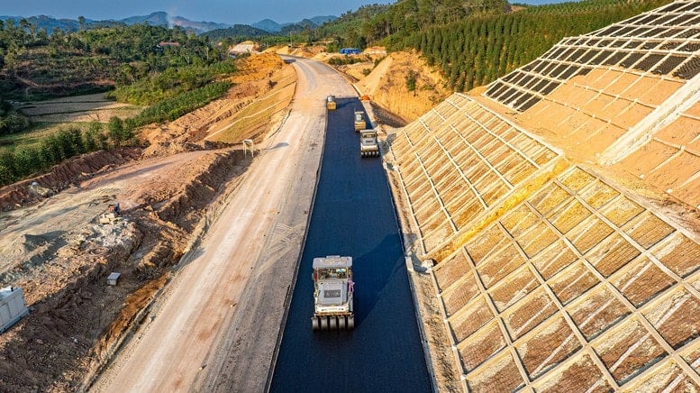 Vista prospettica del progetto dell'autostrada Huu Nghi - Chi Lang, il cui completamento è previsto per il 2026.