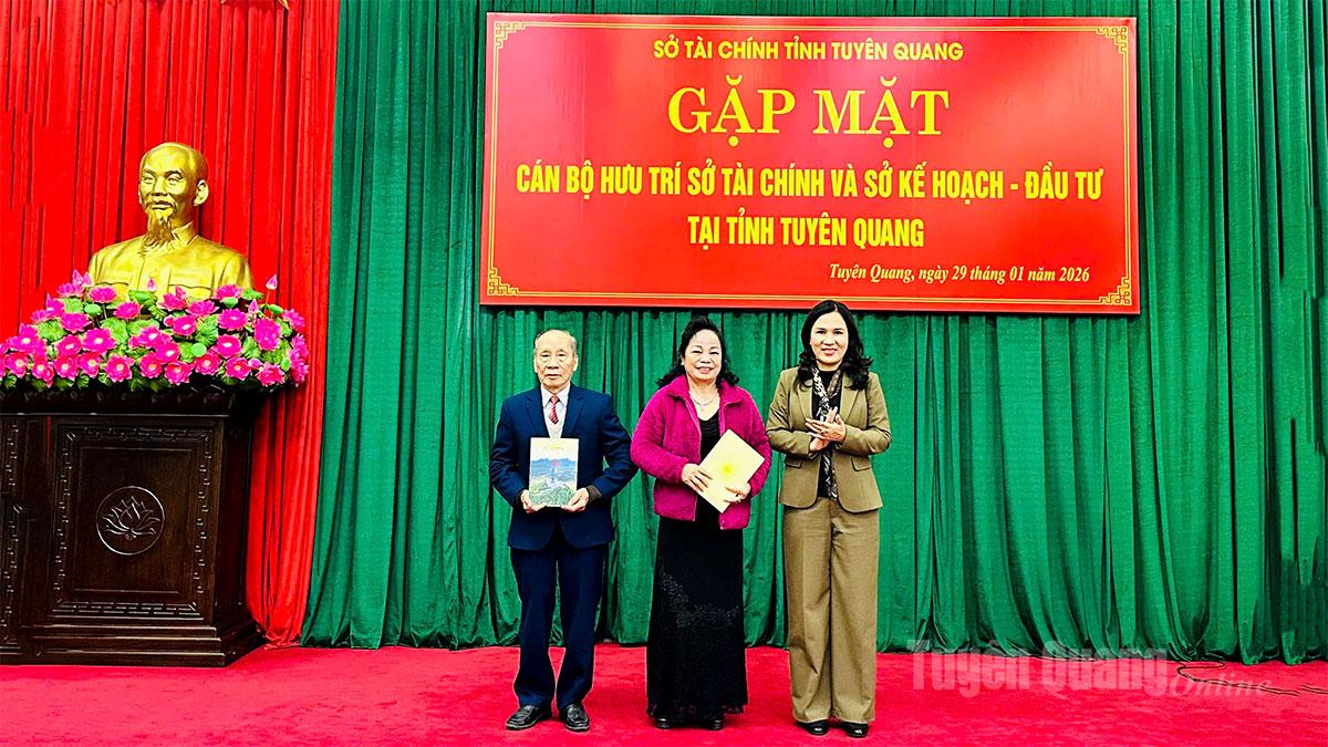 กระทรวงการคลังได้ให้การสนับสนุนทางการเงินสำหรับค่าใช้จ่ายในการดำเนินงานแก่สมาคมพนักงานเกษียณอายุของภาคการเงินและภาคการวางแผนและการลงทุน