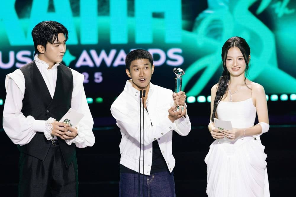 Hoa Minzy e Nguyen Hung hanno ottenuto vittorie schiaccianti ai Green Wave Awards 2025 - Foto 7. Hoà Minzy, Nguyễn Hùng giành chiến thắng áp đảo tại Làn sóng xanh 2025 - Ảnh 7.