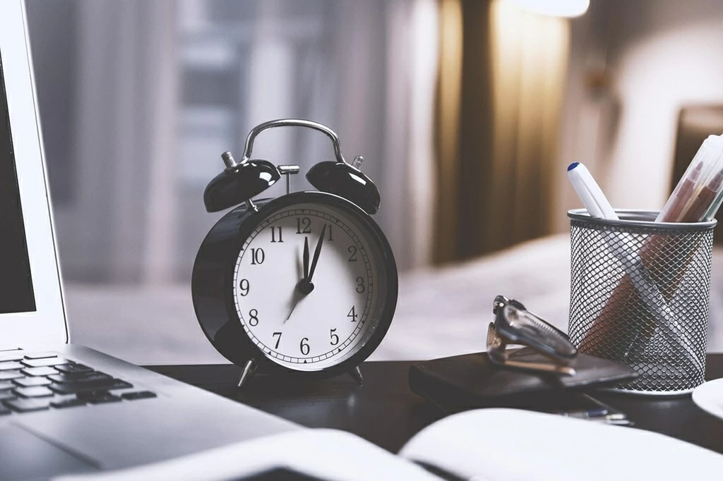 Andare a letto presto fa parte di una strategia per perdere peso. Ngủ sớm là một phần của chiến lược giảm cân