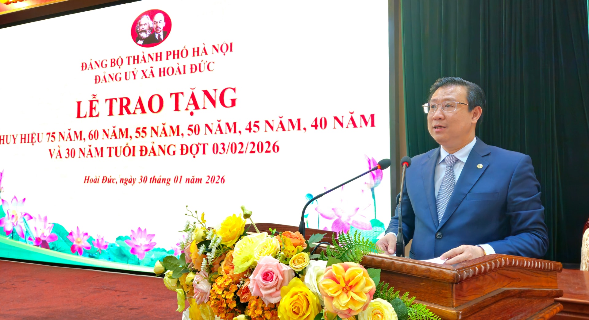 Hoài Đức trao Huy hiệu Đảng đợt 3/2- Ảnh 2.