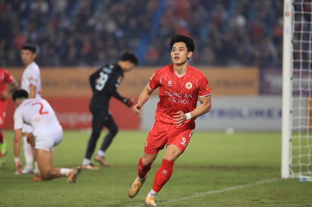 Il CAHN Club sta ottenendo un grande successo; chi potrà fermare la squadra dell'allenatore Polking? - Foto 2. CLB CAHN bứt phá mạnh mẽ, ai cản nổi thầy trò HLV Polking?- Ảnh 2.