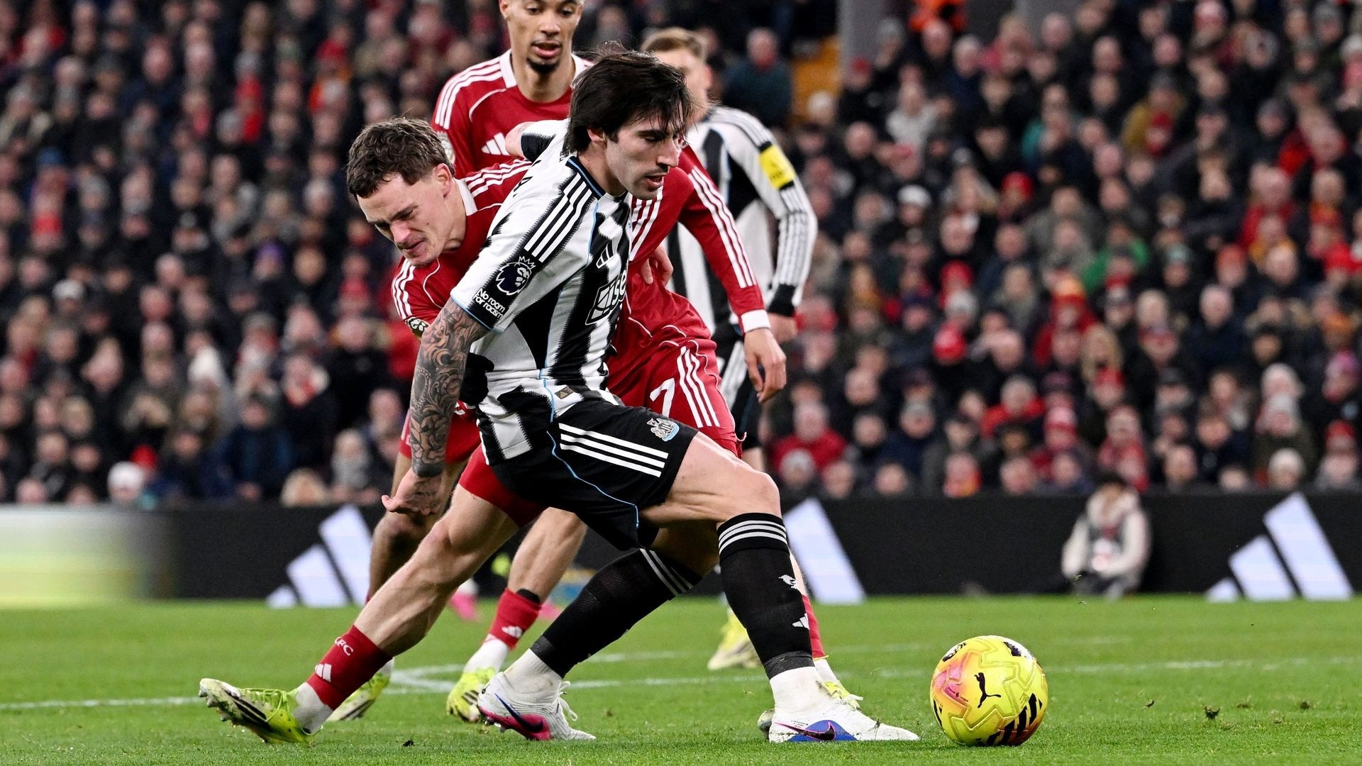 resources_premierleague_pulselive_com 2026 01 31T213208Z_1120492325_UP1EM1V1NTI3Z_RTRMADP_3_FOTBAL ANGLIE LIV NOVÝ (1).jpg