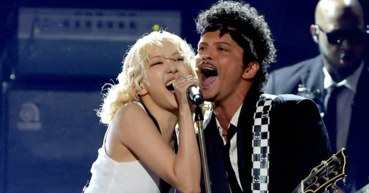 Rose In Gramie Rosé and Bruno Mars delivered an explosive performance of