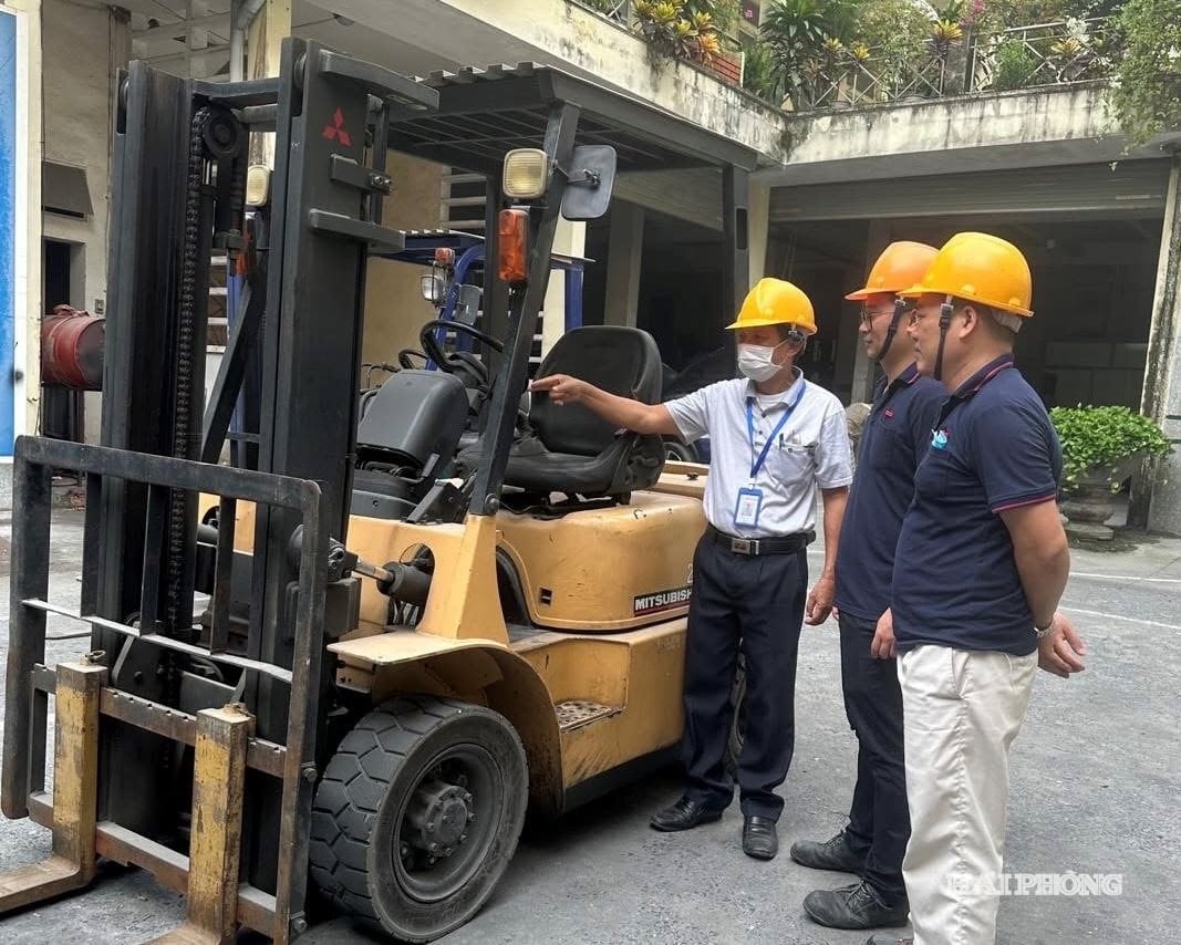Hai Phong provides livelihood support for workers.
