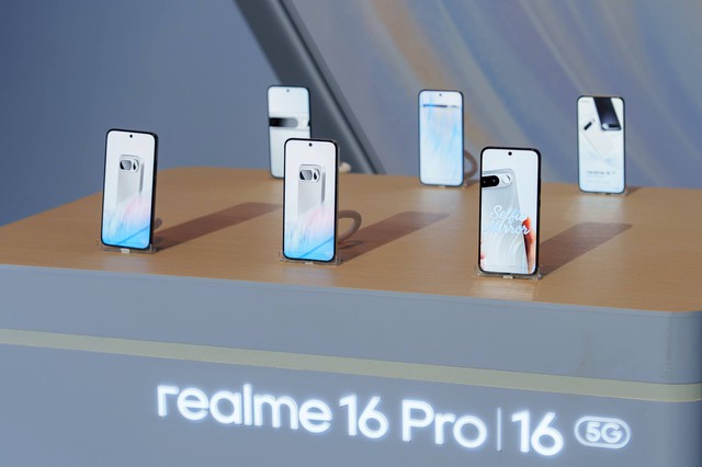 situs game slot terpercaya Realme memperkenalkan seri smartphone 16, yang menampilkan sistem kamera baru dan fitur AI.